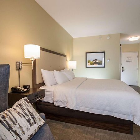 Hampton Inn - Грейт-Фолс Экстерьер фото