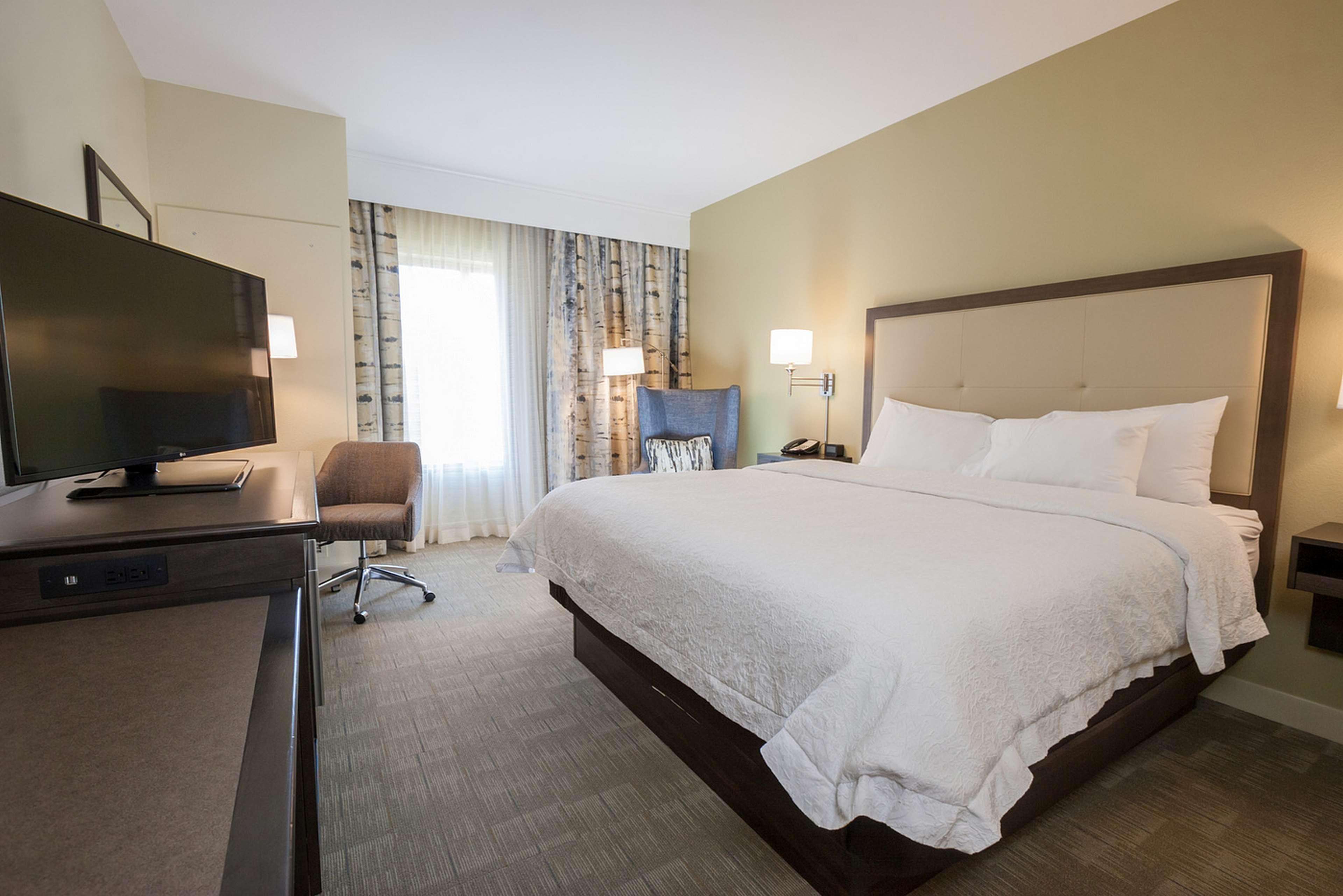 Hampton Inn - Грейт-Фолс Экстерьер фото