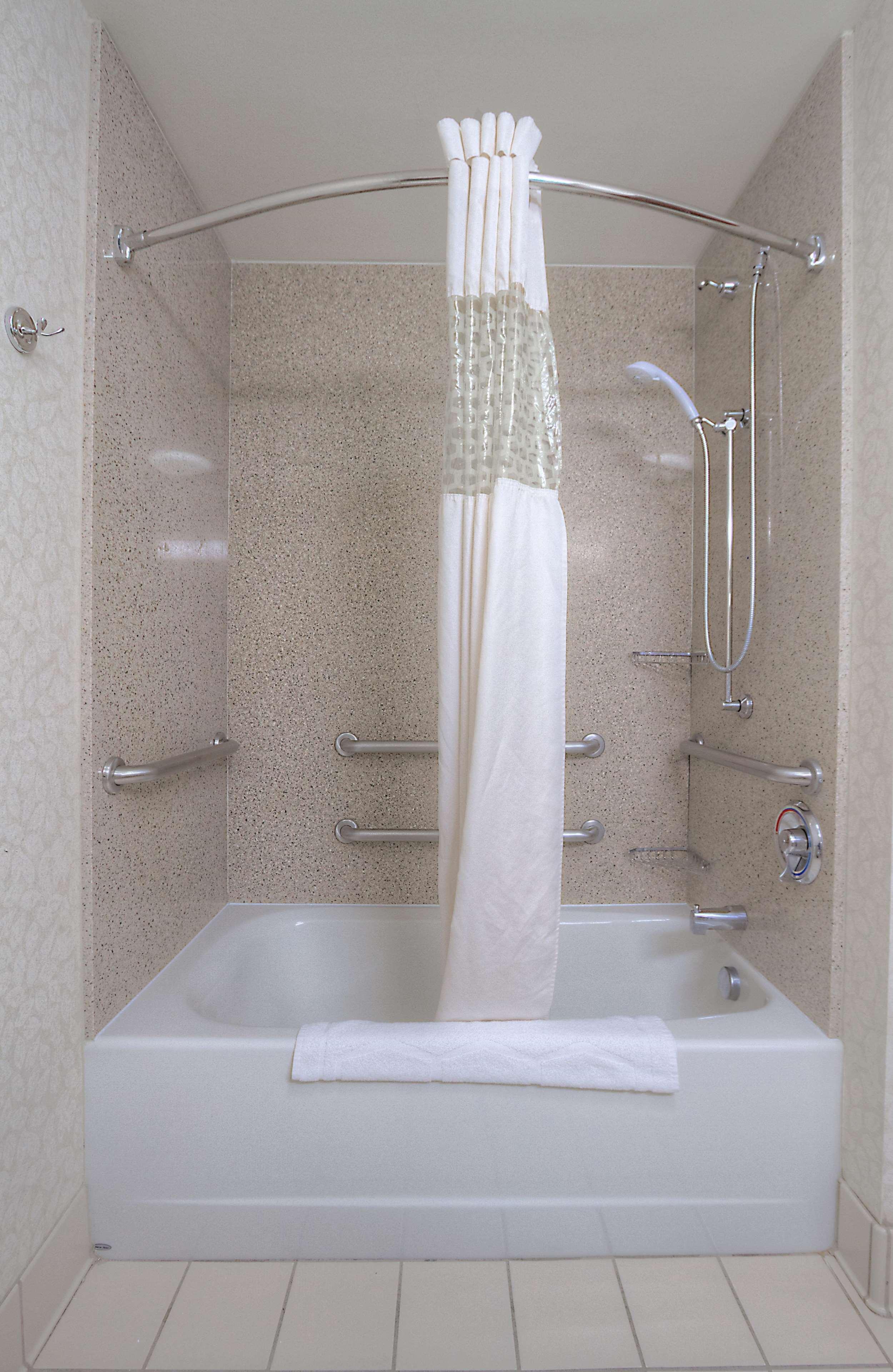 Hampton Inn - Грейт-Фолс Экстерьер фото