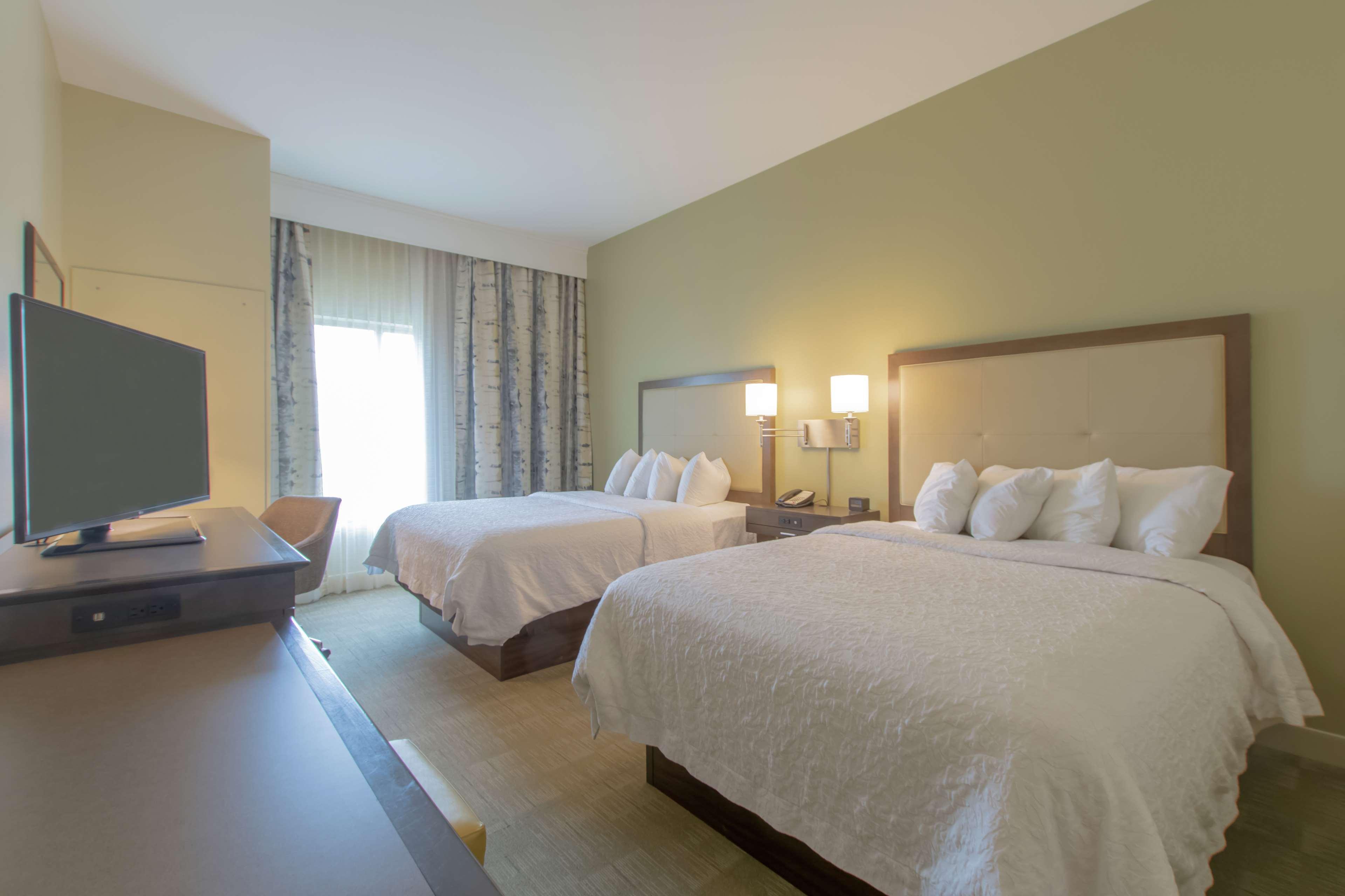 Hampton Inn - Грейт-Фолс Экстерьер фото