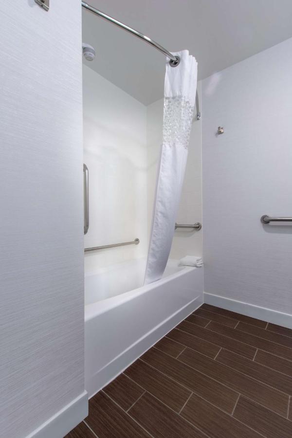 Hampton Inn - Грейт-Фолс Экстерьер фото