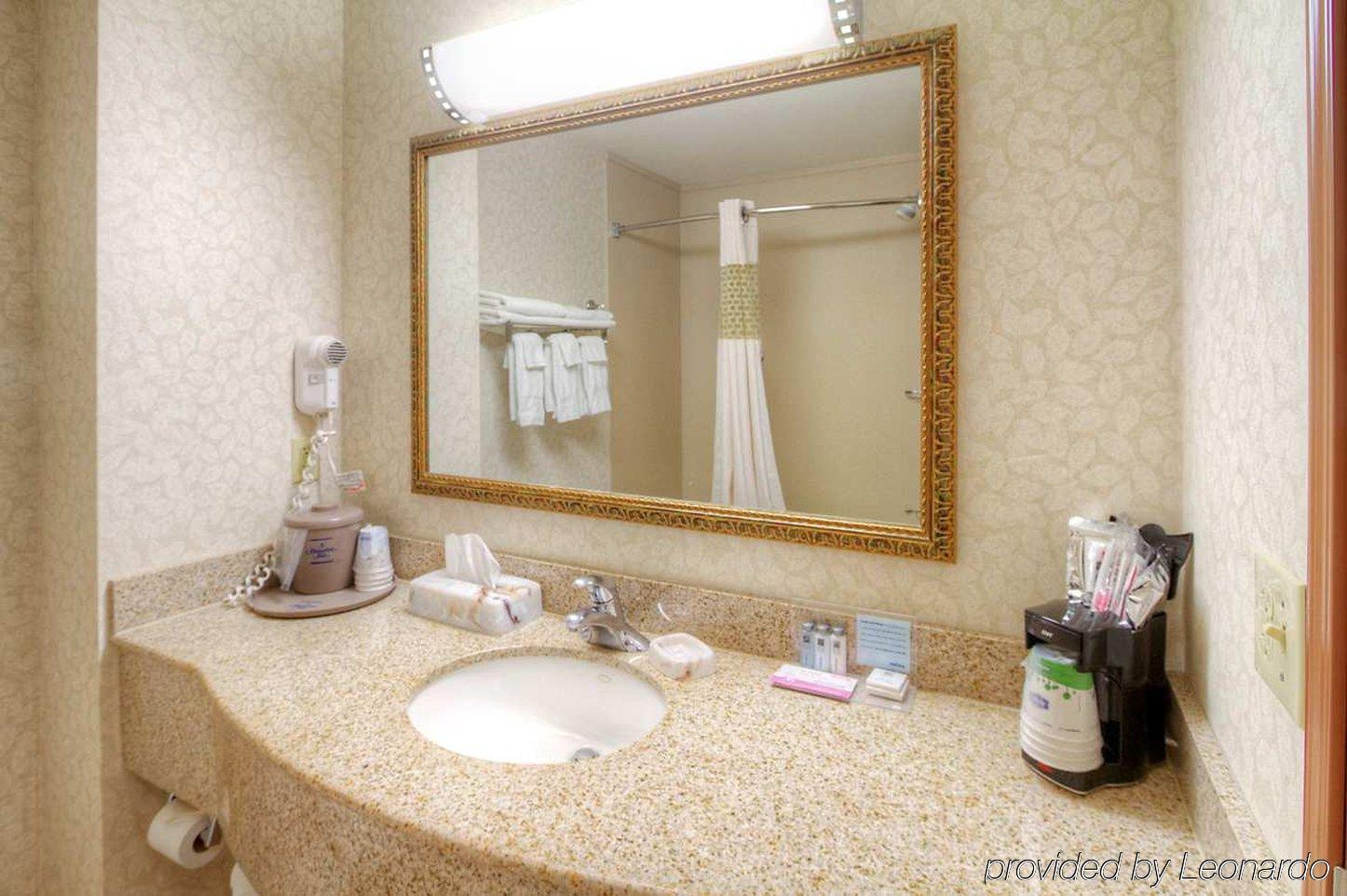 Hampton Inn - Грейт-Фолс Экстерьер фото