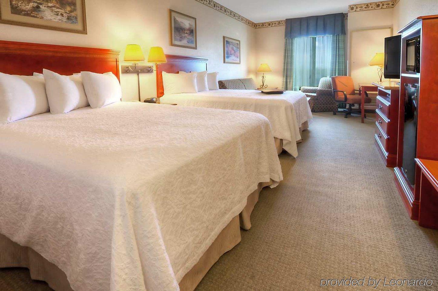 Hampton Inn - Грейт-Фолс Экстерьер фото