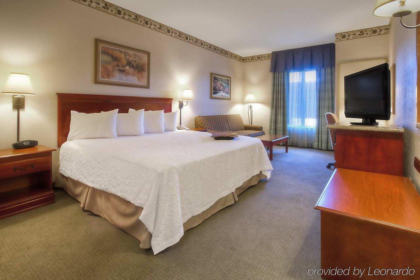 Hampton Inn - Грейт-Фолс Экстерьер фото