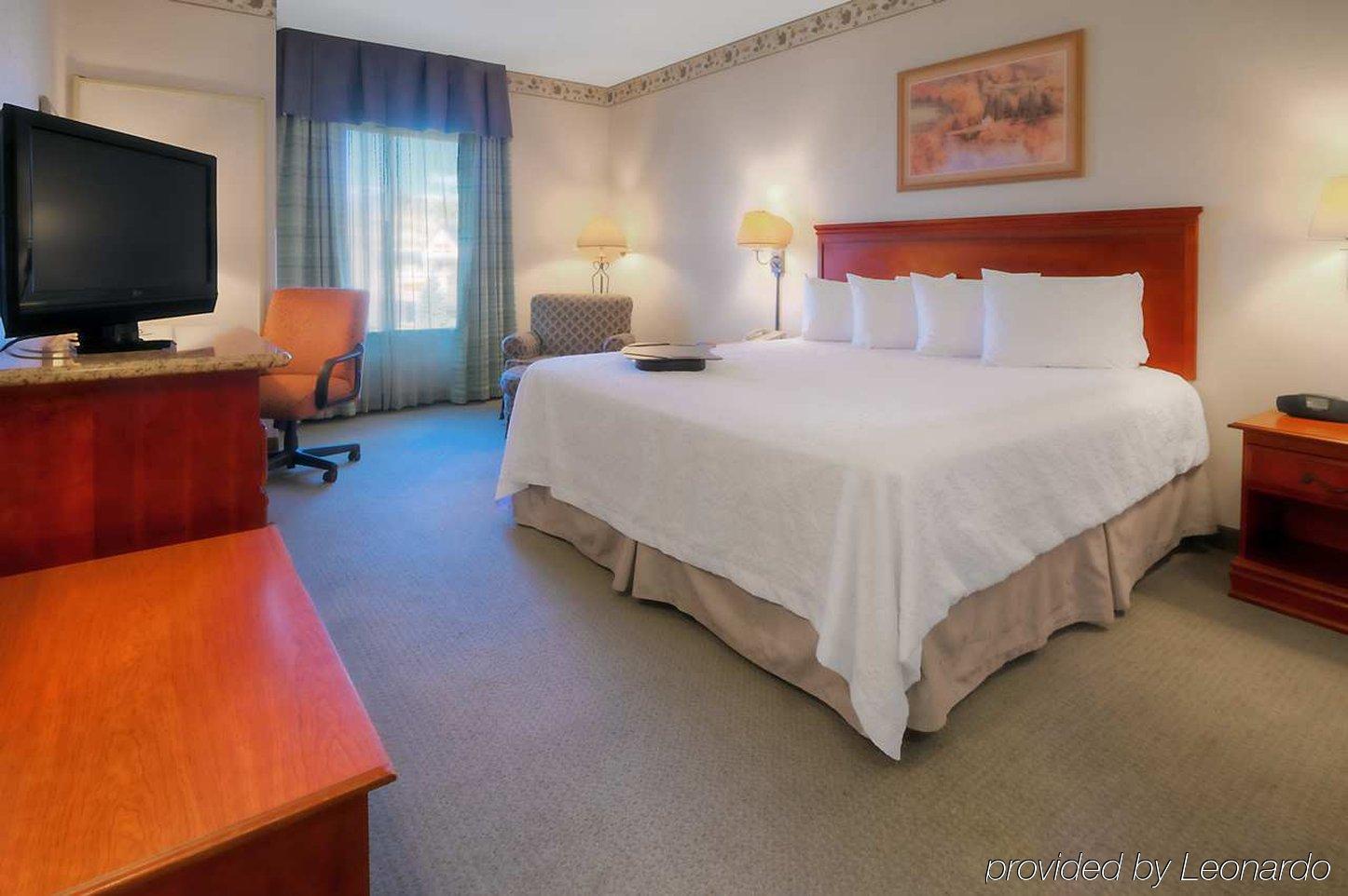 Hampton Inn - Грейт-Фолс Экстерьер фото